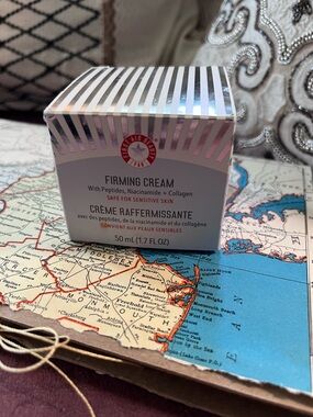 First Aid Beauty Firming Cream - White & Silver